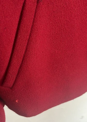 Kırmızı düğmeli kadın kaban - Görsel 5