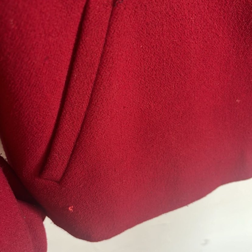 Kırmızı düğmeli kadın kaban - Görsel 5