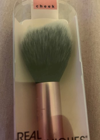 Real Techniques Pastel Bej Allık Fırçası - Görsel 2