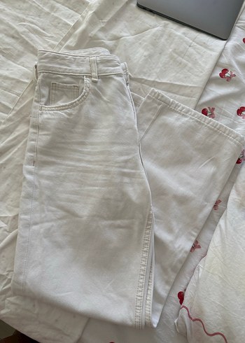 Bershka Beyaz jean