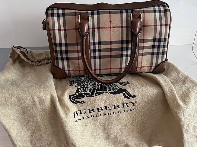 Burberry Kol Çantası