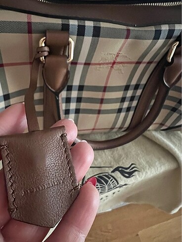  Beden camel Renk Burberry Kol Çantası