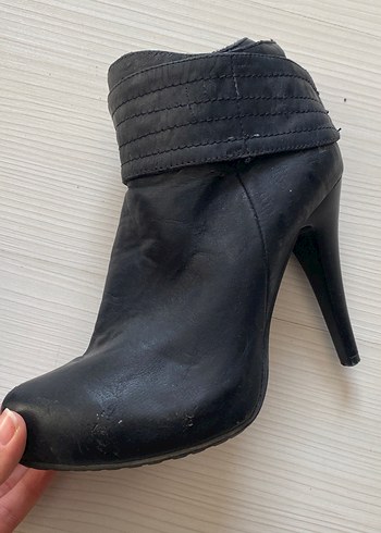 Siyah Deri Tokalı Dolgu Topuklu Kadın Bot - Görsel 5