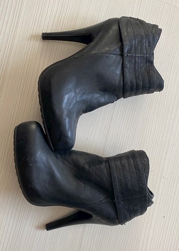 Siyah Deri Tokalı Dolgu Topuklu Kadın Bot - Görsel 8