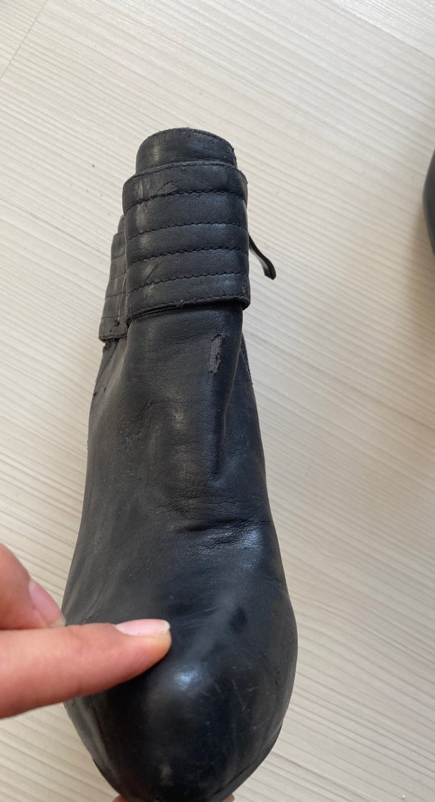 Siyah Deri Tokalı Dolgu Topuklu Kadın Bot - Görsel 4