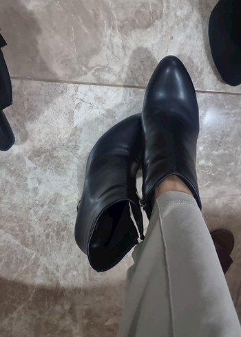 39 Beden Siyah Stiletto Topuklu Kadın Bot