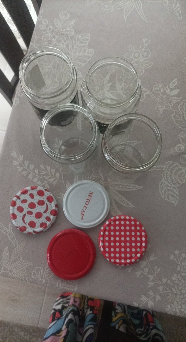 Kırmızı ve Beyaz Kapaklı Cam Kavanoz Seti - Görsel 2