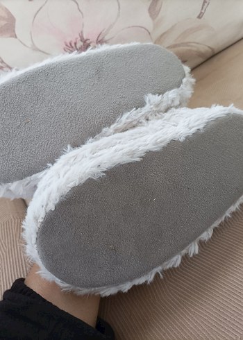 Beyaz Nakışlı Puff Ev Terliği - Görsel 5