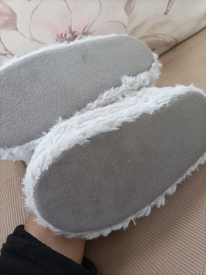 Beyaz Nakışlı Puff Ev Terliği - Görsel 5