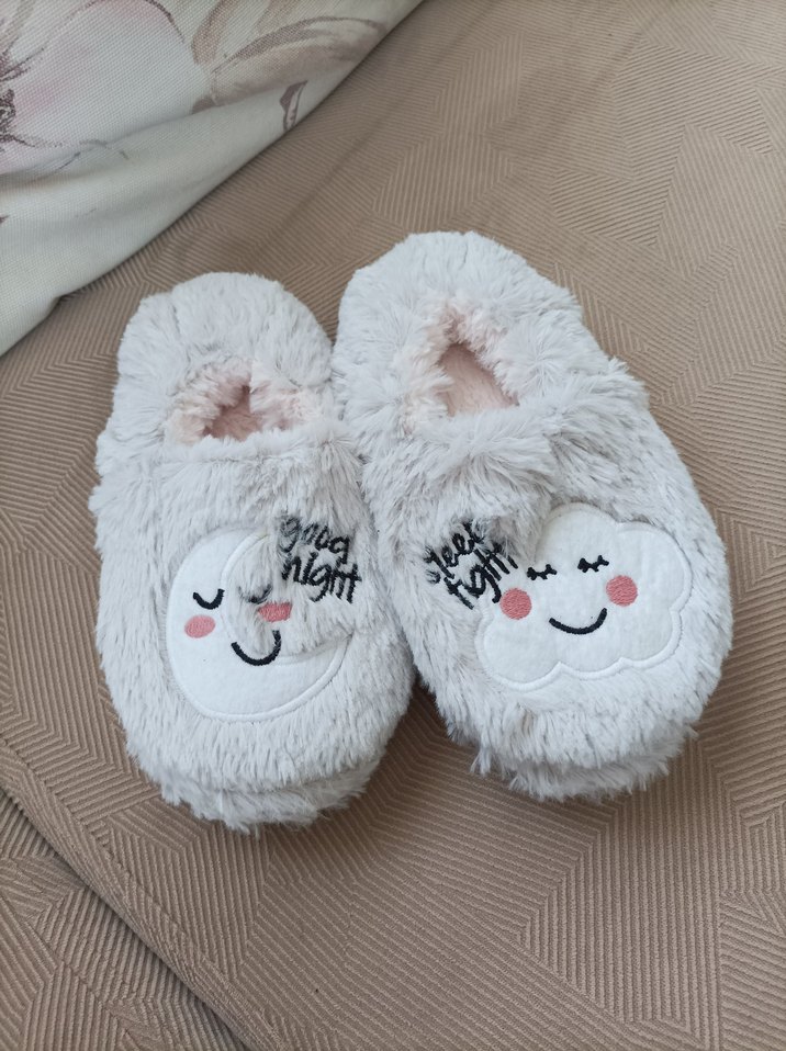 Beyaz Nakışlı Puff Ev Terliği - Görsel 4