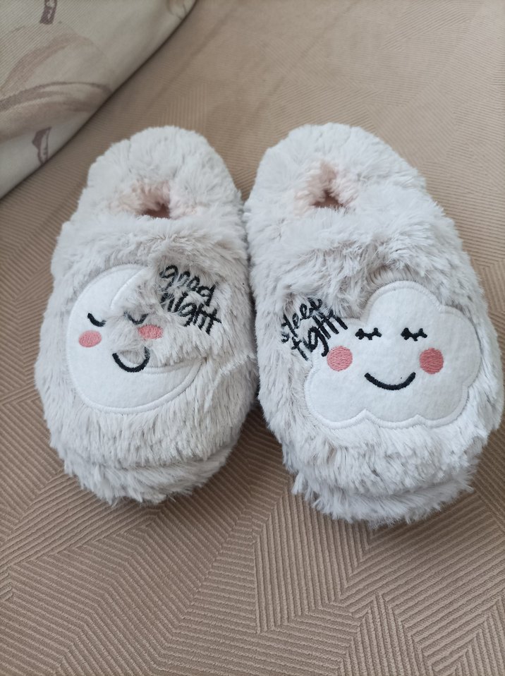 Beyaz Nakışlı Puff Ev Terliği - Görsel 3