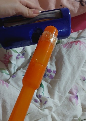 Turuncu ve gri elektrikli süpürge - Görsel 4