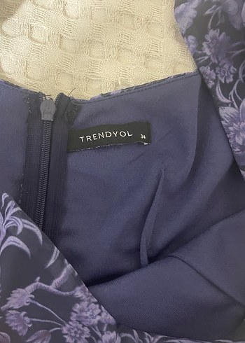 Trendyol & Milla Mor Desenli Gotik Midi Elbise