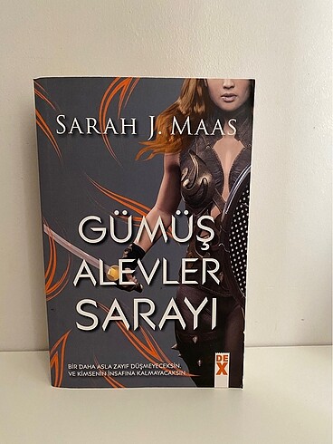gümüş alevler sarayı - sarah j. maas