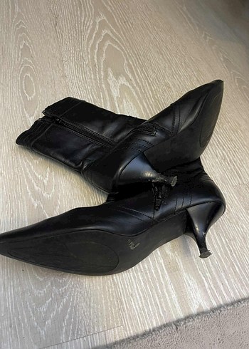 36 Beden Tokalı Siyah Deri Stiletto Topuklu Bot