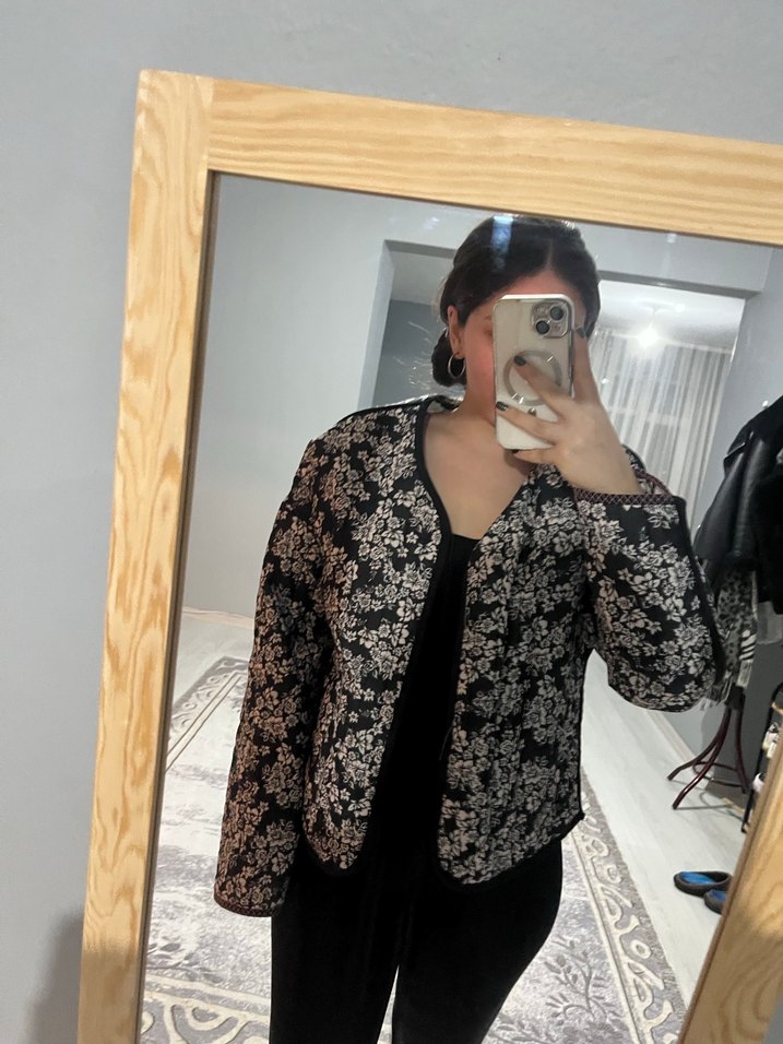 Dantel Detaylı Beyaz Desenli Kadın Ceket - Görsel 4