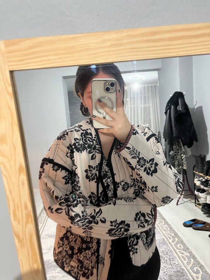 Dantel Detaylı Beyaz Desenli Kadın Ceket - Görsel 2