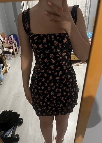 Siyah Çiçek Desenli Straplez Midi Elbise