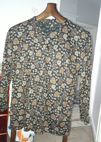 Düğmeli Kahverengi Desenli Kadın Bluz - Görsel 2