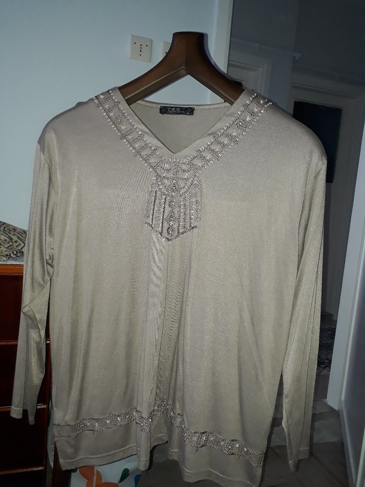 Boncuk İşlemeli V Yaka Kadın Bluz - Görsel 2