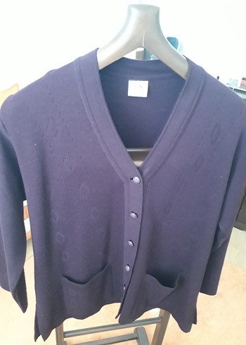 Düğmeli V Yakalı Bordo Kadın Hırka - Görsel 4