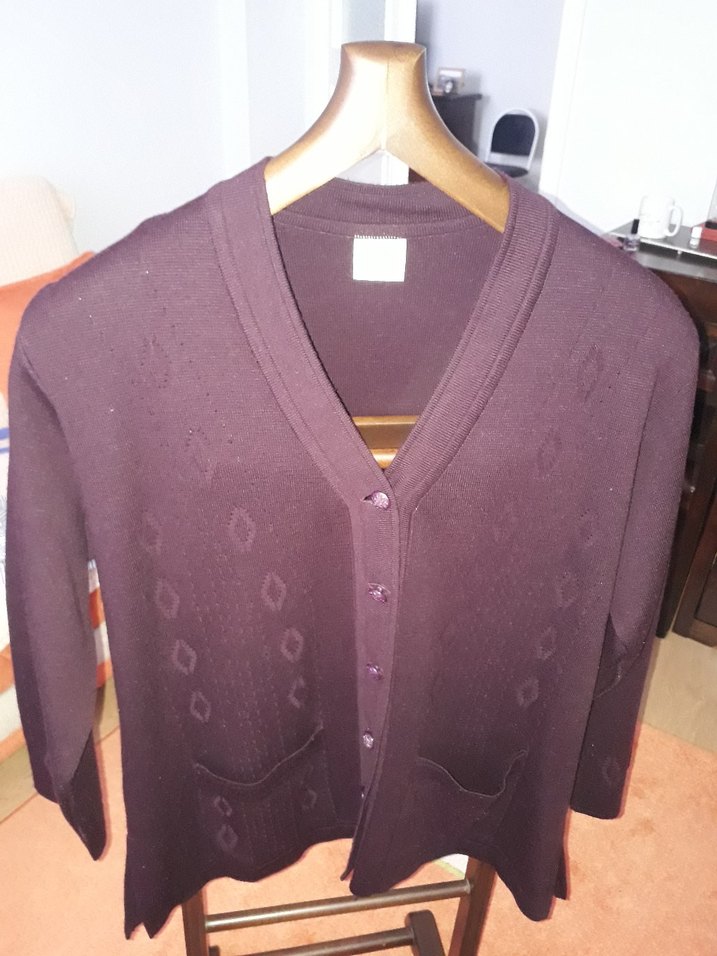 Düğmeli V Yakalı Bordo Kadın Hırka - Görsel 5