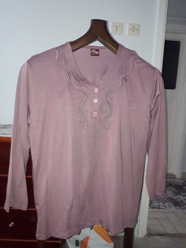 Düğmeli V Yaka Kadın Bluz - Görsel 2