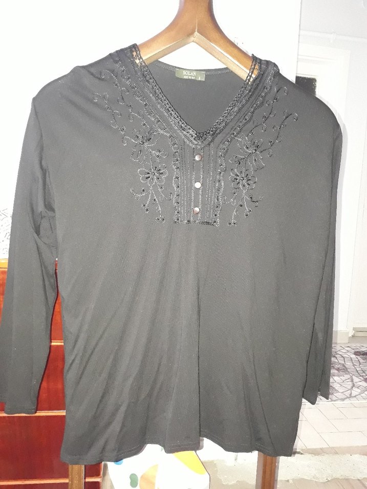 Siyah Nakışlı V Yaka Uzun Kollu Bluz - Görsel 2