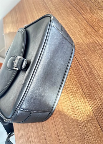 Siyah Deri Tokalı Kadın Çapraz Çanta - Görsel 4