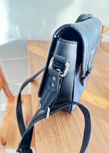 Siyah Deri Tokalı Kadın Çapraz Çanta - Görsel 5