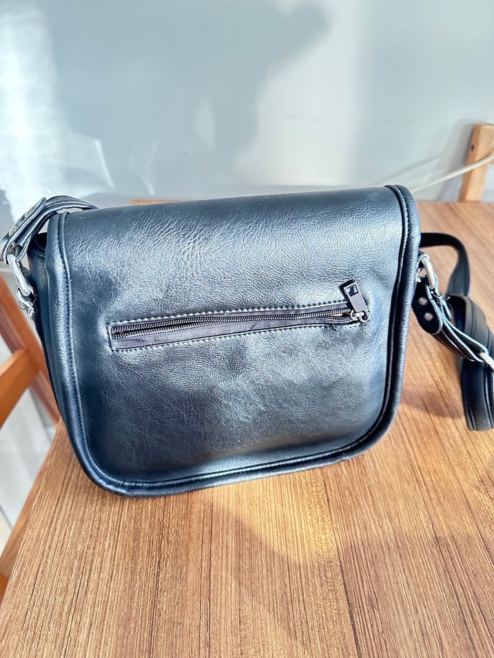 Siyah Deri Tokalı Kadın Çapraz Çanta - Görsel 2