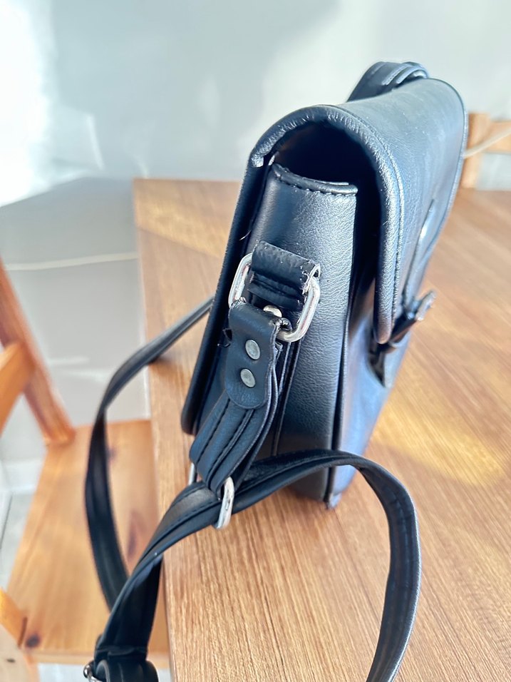 Siyah Deri Tokalı Kadın Çapraz Çanta - Görsel 5