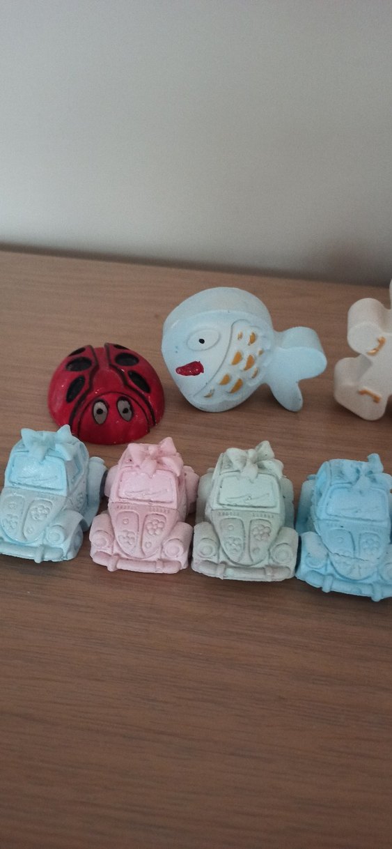 Renkli Dekoratif Figürler ve Arabalar - Görsel 2