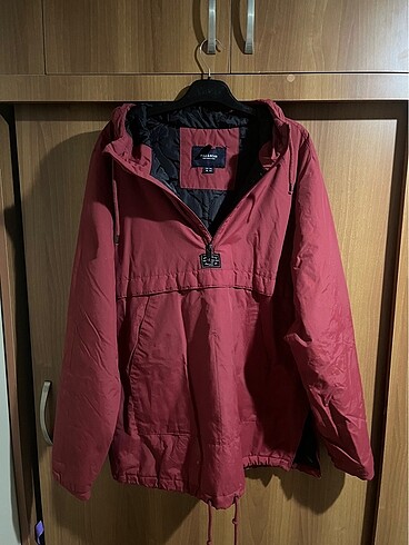 Pull and Bear Kanguru mont
