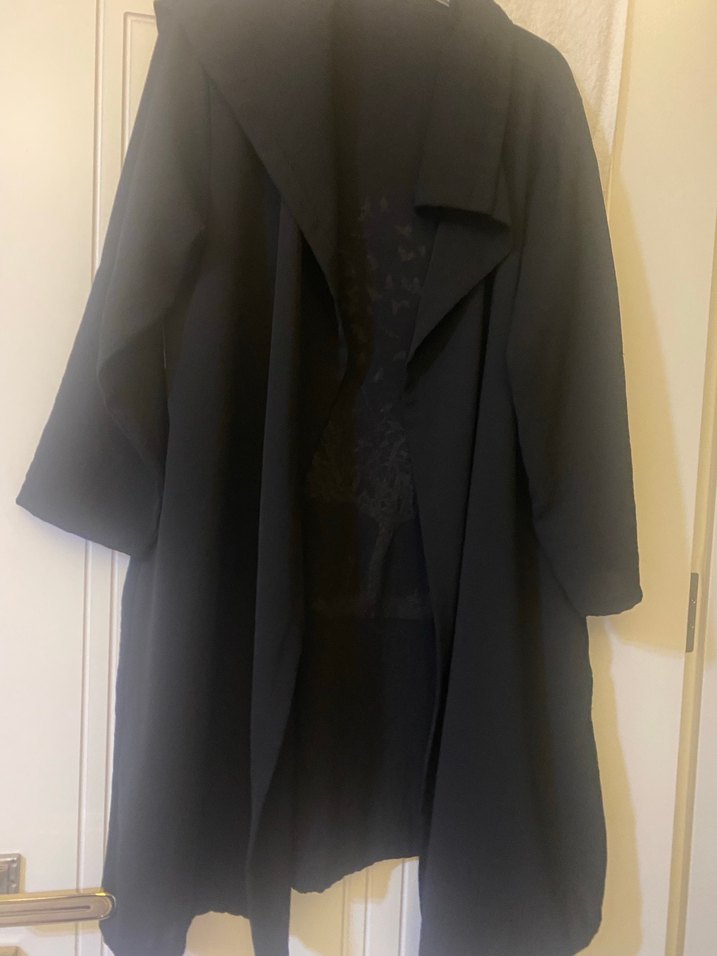 Siyah desenli hırka - Görsel 4