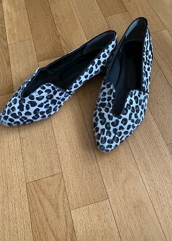 Gri Beyaz Zebra Desenli Tüylü Kadın Babet - Görsel 6