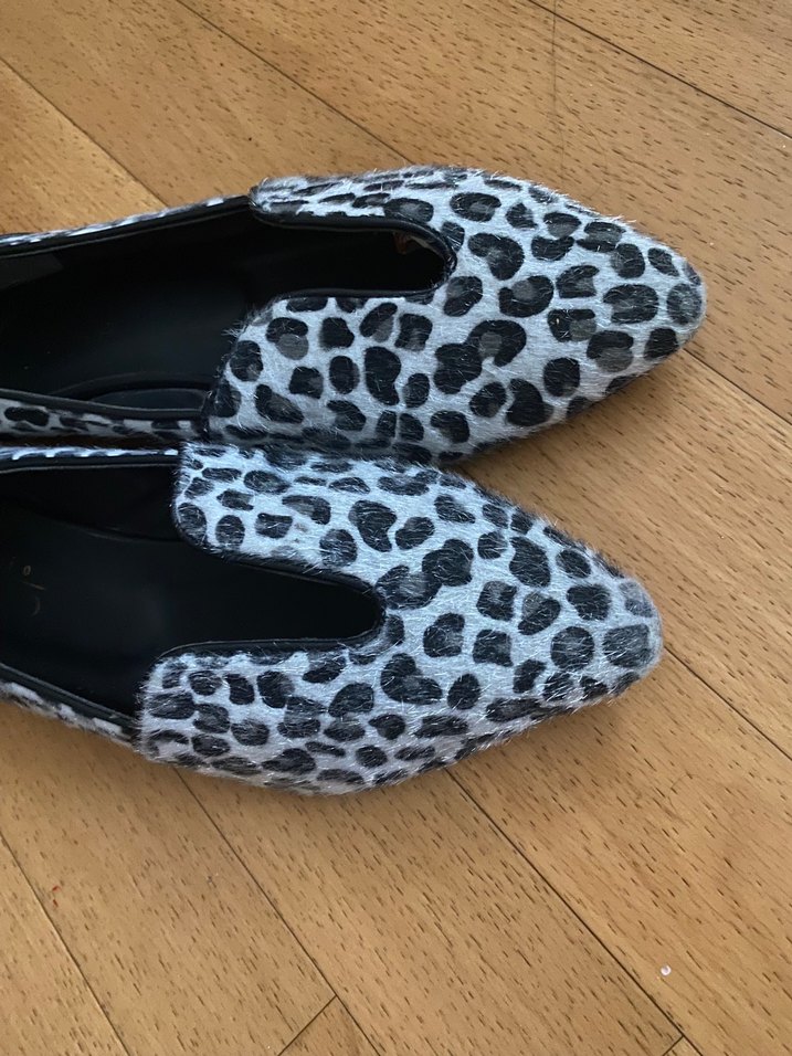 Gri Beyaz Zebra Desenli Tüylü Kadın Babet - Görsel 3