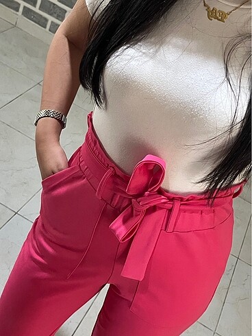 Pembe pantolon