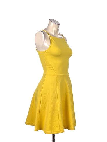 H&M H&M Kısa Elbise %70 İndirimli.