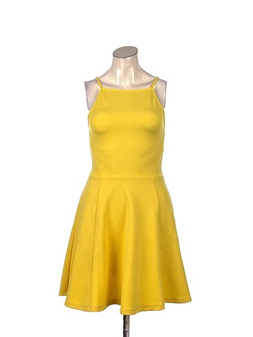 H&M Kısa Elbise %70 İndirimli.