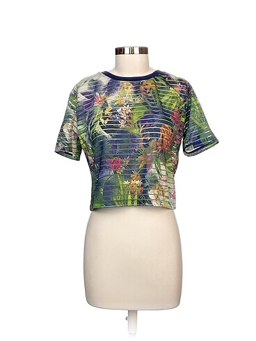 Stradivarius T-shirt %70 İndirimli.