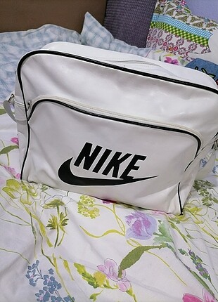 Nike beyaz postacı çantası