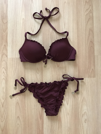 Bordo bikini