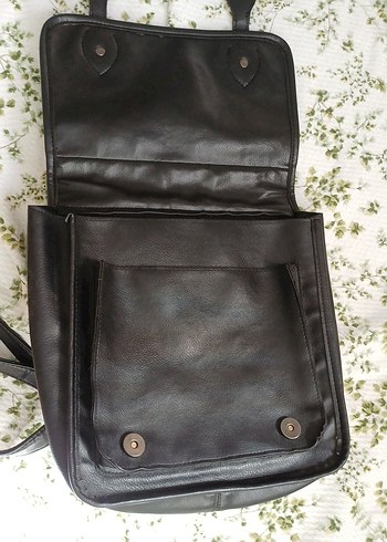 Siyah Deri Tokalı Kadın Sırt Çantası - Görsel 7