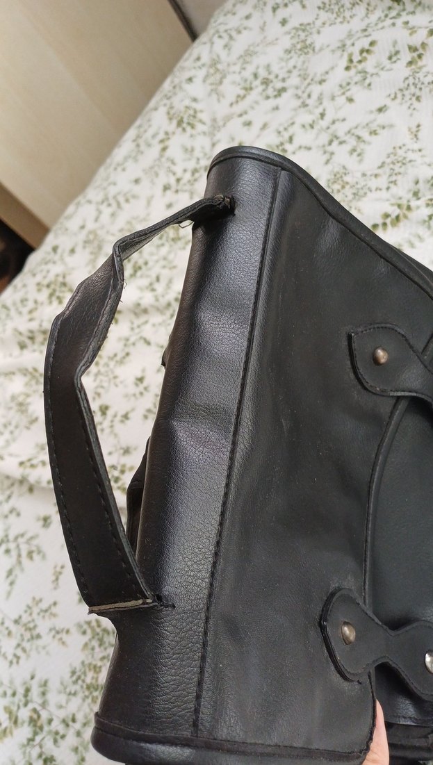 Siyah Deri Tokalı Kadın Sırt Çantası - Görsel 2