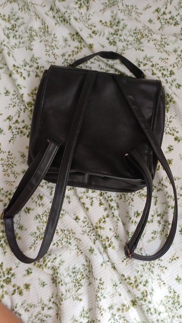 Siyah Deri Tokalı Kadın Sırt Çantası - Görsel 3