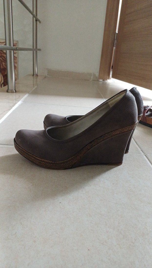 Kahverengi Süet Dolgu Topuklu Kadın Ayakkabı - Görsel 4