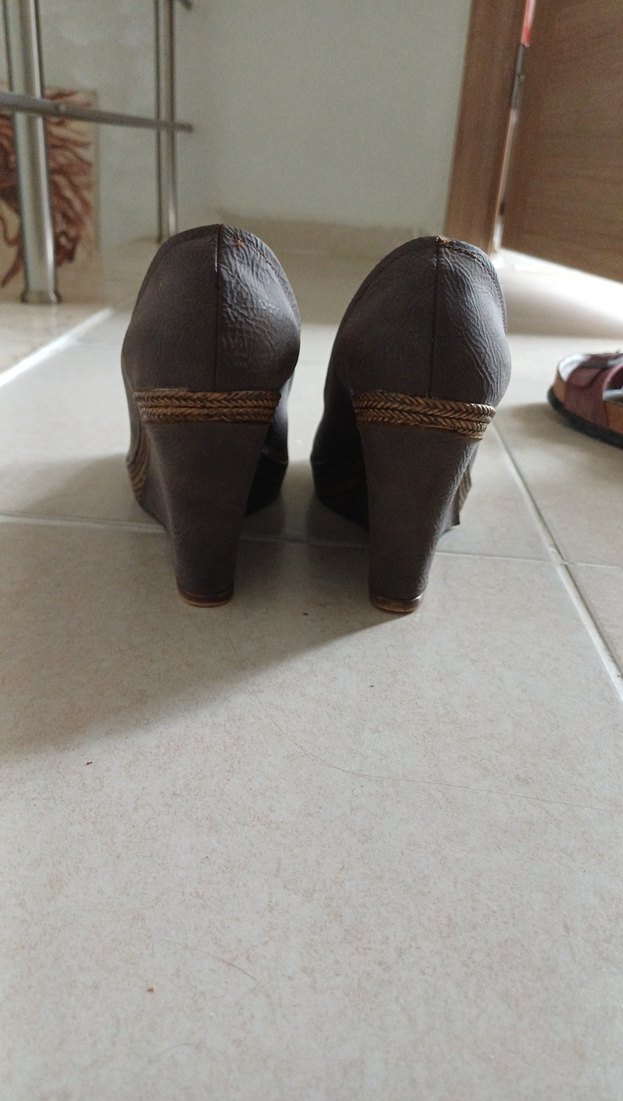 Kahverengi Süet Dolgu Topuklu Kadın Ayakkabı - Görsel 3