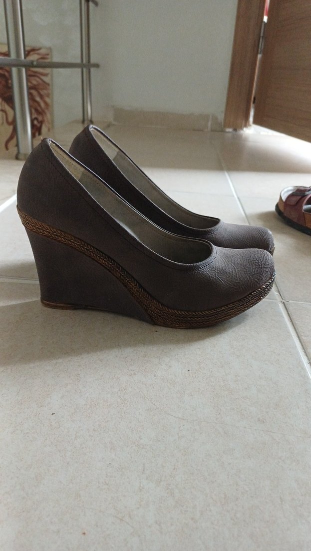 Kahverengi Süet Dolgu Topuklu Kadın Ayakkabı - Görsel 2