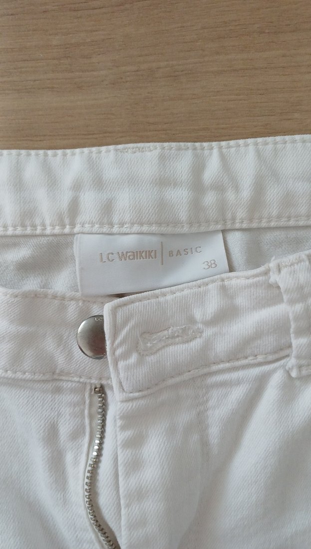 Beyaz Şort - Görsel 2